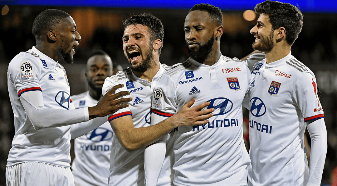 也折射出他 也折射出他